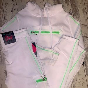 Sweatsuit White/Green Sz. M New with Tags!!